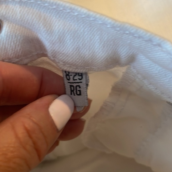 Gap 5” White Denim Shorts with Raw Edges-Waist 29/8 - Picture 10 of 11
